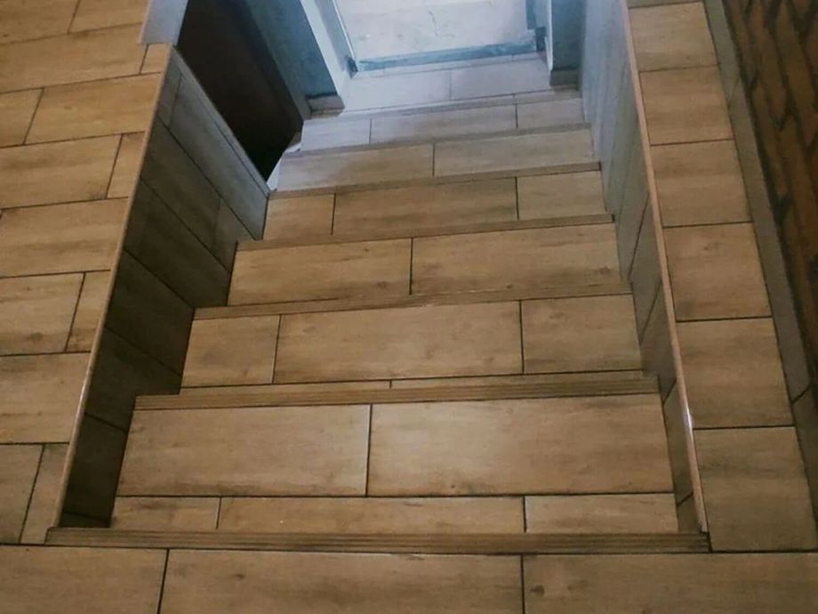 Облицовка крамогранитом лестницы в Петергофе