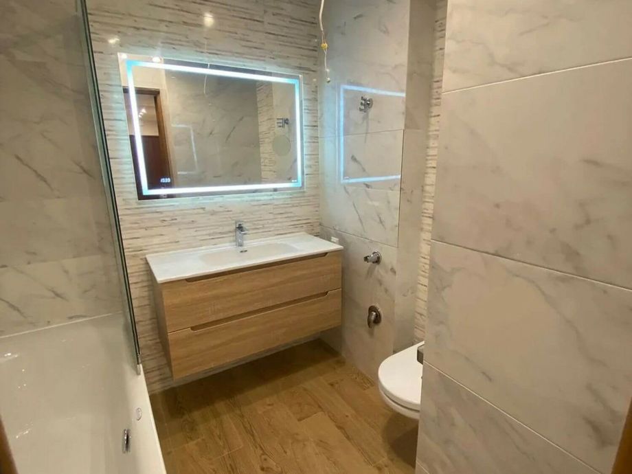 Укладка керамогранита в Санузле на ул. Александра Матросова  3