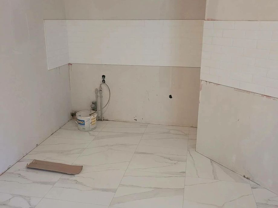 Укладка керамогранита на пол в Янино