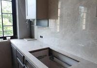 Укладка крупноформатного керамогранита на кухонный фартук в Пушкине 5