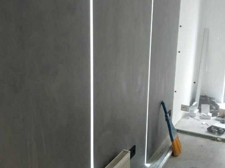 Укладка крупноформатного керамогранита настены на Варшавской ул.